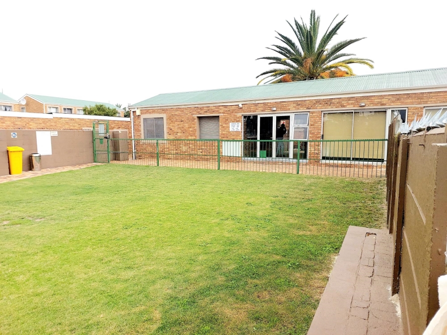 2 Bedroom Property for Sale in Oakglen Western Cape